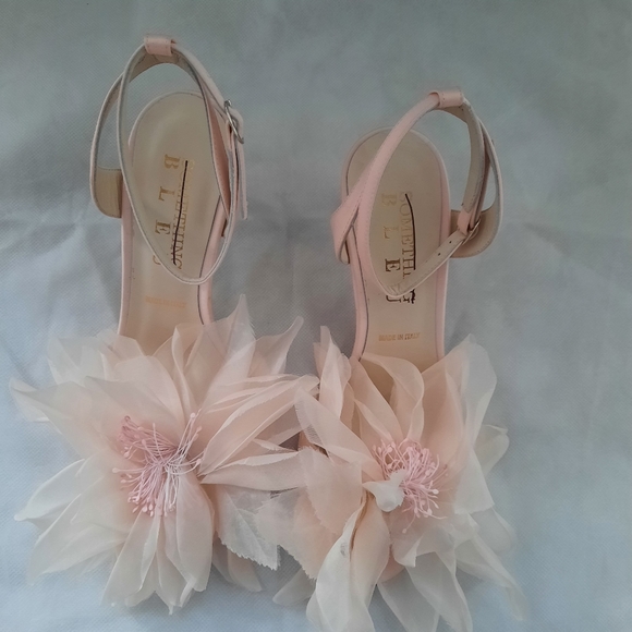 New Something Bleu EVERLASTING FLOWER EMBELLISHED SANDAL Formal - Picture 5 of 10